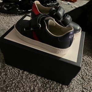 Size 21 that’s a 4 in baby/walker gently worn a few scratches at the bottom